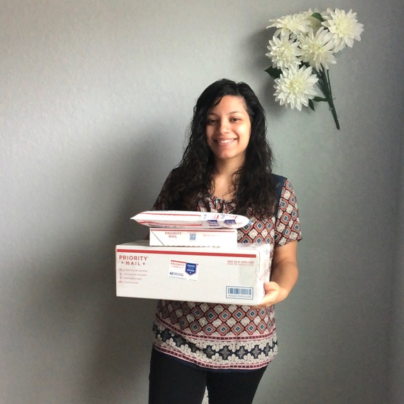 Meet your Posher, Megan - Picture 2 of 6